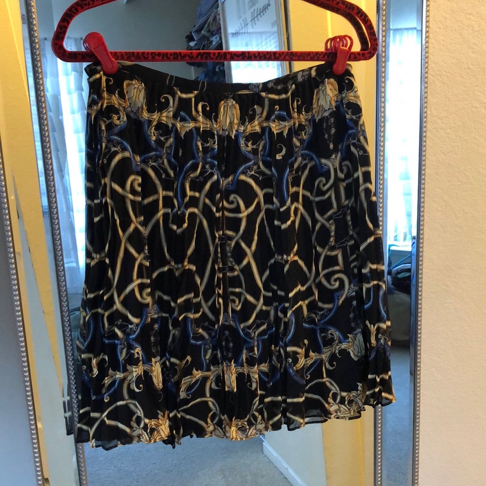 J. McLaughlin black gold silk lined pleated skirt